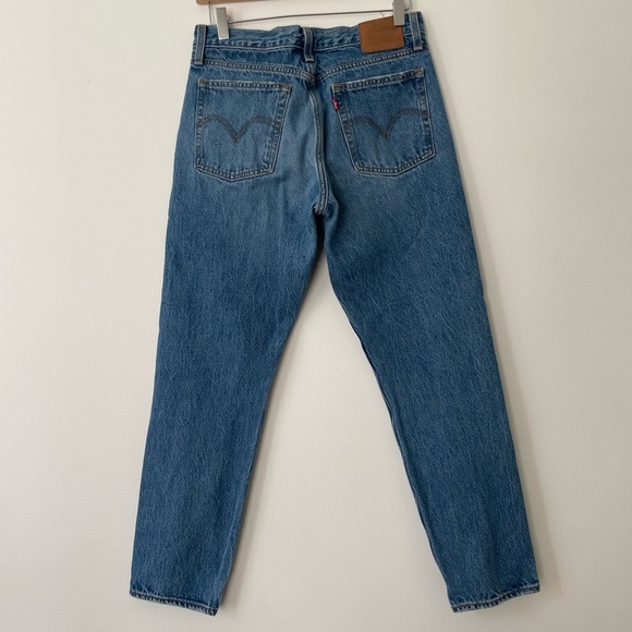 Levi’s Wedgie High Rise Straight Leg Medium Wash Denim Button-fly Size 28 - Picture 9 of 11